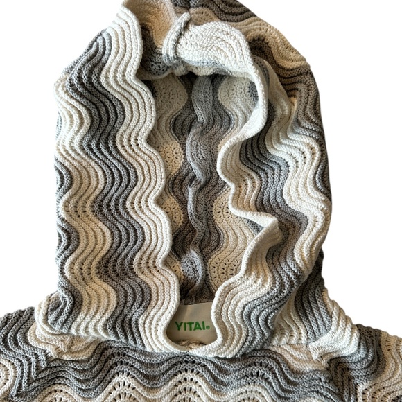 YITAI Pullover Sweater with Hood – L (Off-White and Grey) - Picture 2 of 6